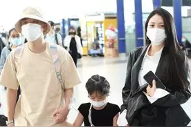 包贝尔真幸福，妻子包文婧时髦美艳似贵妇，女儿穿蓬蓬裙似小公主图片