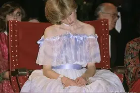 21岁戴安娜惊艳时光！晚宴中歪头打瞌睡，宛如现实版迪士尼公主图片