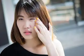 "眼睛疼痛是怎么回事？这几个原因是罪魁祸首 "图片