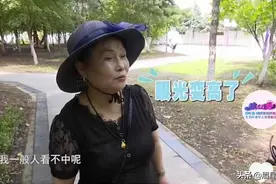 61岁男相亲，嫌弃女方长得丑被58岁女回怼：我宁可要狗也不能要他图片