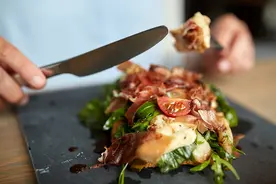 从古至今，人类为何只吃食草动物的肉，却不吃食肉动物？图片
