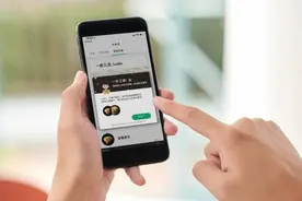 员工拒绝软件打卡，理由：“公司不提供打卡手机”真会找理由图片