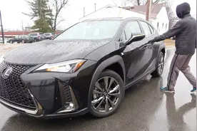 终于见到实车了！2019款雷克萨斯UX200，外观和内饰详细实拍视频封面