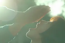 《夺金》虽然翠翠对刘家百般献殷勤，但二嘎心里已有另外一个她图片