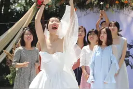 “抛绣球”选夫形式在古代真的存在吗？怕是被骗了，看看真实情况图片