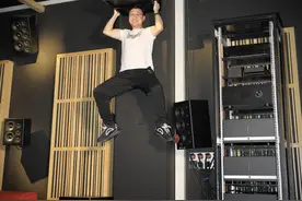 “头顶低音炮炸碉堡”13颗低音炮的终极玩法图片
