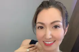 恭喜！36岁香港知名混血女主持将与球星男友结婚，既兴奋又不安图片