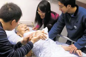 真的有回光返照吗？临终前有何征兆？出现4个信号，家属多陪伴图片