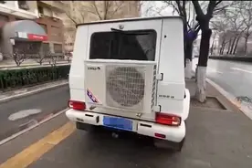 这辆奔驰大G不简单，嫌弃空调效果不好，竟安装了一台空调图片