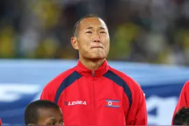 十年前的今天：郑大世奏国歌落泪！8块腹肌球星破门助朝鲜1-2巴西图片