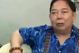 《少林足球》大师兄74岁，满屋古董女保姆跟随，曾卖古玩捐款河南图片