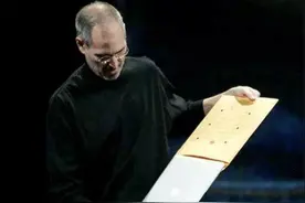 realme真我笔记本电脑曝光：致敬13年前文件袋里的苹果MacBook Air图片