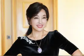女人过了45岁，建议少戴这4种“首饰”，显廉价不说还没气质图片