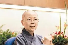 和谭咏麟相约丁克，却被私生子夺权，遁入空门的杨洁薇，还好吗？图片