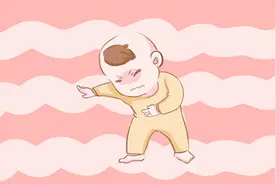 1岁宝宝突然噎住，奶奶上演教科书级别施救，医生看了都点赞图片