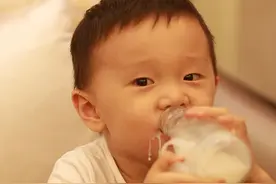 为什么外国人长得又高又壮？网友：每天喝不少牛奶，能不高吗图片
