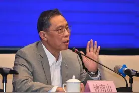 不吼不叫教育孩子，钟南山说：我如果犯错，父亲只会说一句话图片