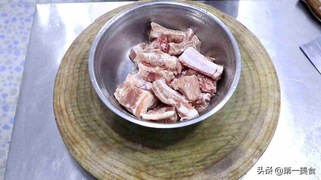 厨师长教你粉蒸排骨的做法，流程很家常，谁都能做得好