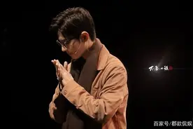 肖战父母现身成都，家人难得团聚，粉丝却感动落泪图片