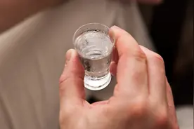 白酒、啤酒、红酒，哪种酒对肝的伤害最小？为了健康，多了解下吧图片