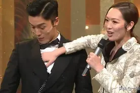 TVB颁奖礼，女主持为了量体温，竟把手伸进男明星衣服里乱摸图片