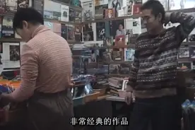 字都认不全的卖碟小贩，却在深圳买下3套房、1辆宝马！纪录片图片