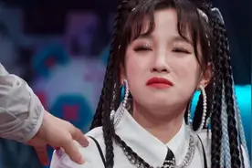 曾经骂哭张韶涵，如今陪宋雨琦一起哭，金武林8年后完全变了个人图片