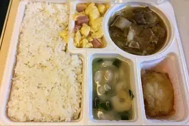 盘点火车上的盒饭都有哪些？你吃过吗？你吃过最好吃的是哪一种？图片