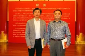 中国茶文化研究院院长罗大友与“两会代表”范迪安在北京合影图片