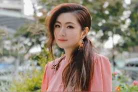 童年女星赴韩“进厂重修”？Selina美颜回归，重现当年高颜值图片