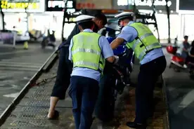 驾驶“炸街”摩托还强行冲卡！抚州民警：已将车拖移暂扣图片