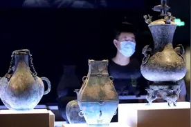 美女带“传家宝”鉴宝，称佩戴后厄运不断，专家：你胆子可真太大图片