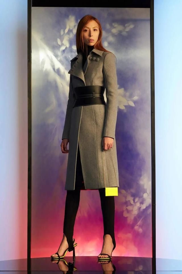 时尚圈的女孩不穿光腿神器穿什么？