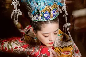 95后小姐姐用2毛钱易拉罐神还原精美凤冠，引100万人点赞图片