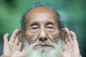 天筋开于目，地筋始于足，天地二筋柔，气血自流通图片