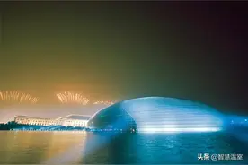 世界上最令人敬畏的玻璃建筑图片