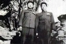只有一条胳膊的上将，醒来后发现没了胳膊，说：以后咋娶媳妇？图片