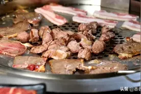 人山人海来吃肉，大哥小弟都说香图片