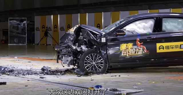 速腾对撞卡罗拉，日系安全性再遭质疑，大众真的无法被超越？