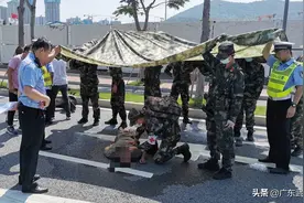 营区附近突发车祸，武警官兵实施“教科书式”救援！图片