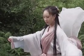 比高圆圆更女侠，周芷若被她演活，峨嵋女侠凌云凭什么爆红网络？图片