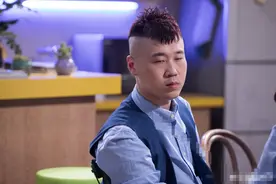 杨九郎故地重游变成晒全羊，嘟嘴卖萌像小朋友去春游图片