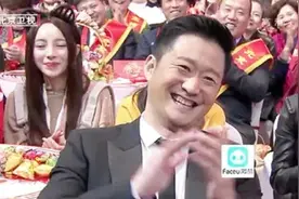 谢楠节目中突然叫吴京站起来，问“我说话好使不？”吴京：好使图片