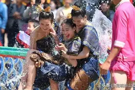 这个周末，来青鱼湾水上乐园过泼水节！图片