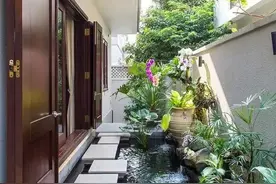 庭院花园里的鱼池跌水—规则式水池图片