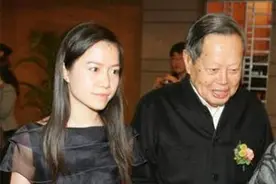 98岁杨振宁：和杜致礼结婚50年，为何转身又娶了小50岁的翁帆？图片