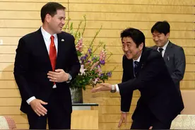 一门三首相，狼狈辞职后又问鼎日本首相，安倍晋三到底有什么本事图片