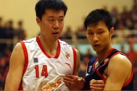 王治郅和易建联数据对比，谁才是中国最好的大前锋？图片