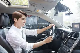 新手开车，怎样才能把车开熟练？掌握这3点方法，帮助你快速提高图片