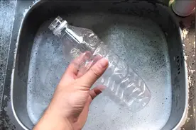 洗碗池堵住水流不通，一个塑料瓶就搞定，不用花几百元去请疏通工视频封面